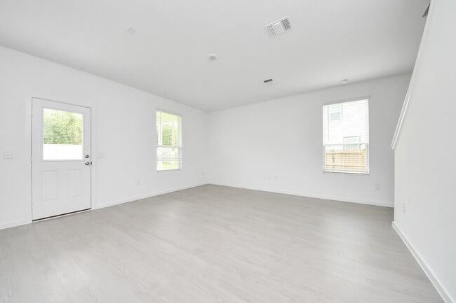 Building Photo - 6922 Bens Lndg