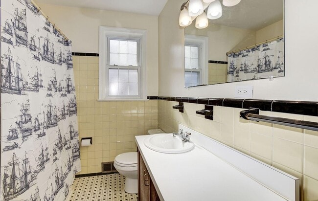 Building Photo - Absolutely Gorgeous Rambler in Great Location!