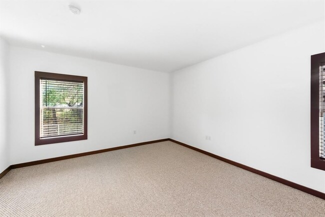 Building Photo - 1301 S 1st St