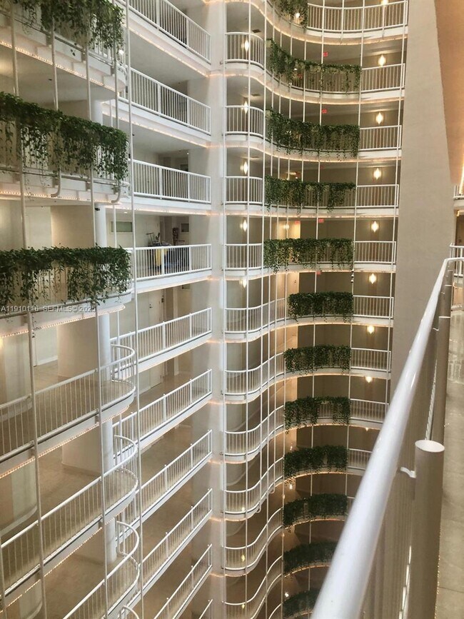 Building Photo - 1717 N Bayshore Dr