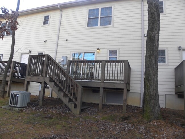 Building Photo - Arden 2 Bedroom Townhome:  Quiet and Spacious