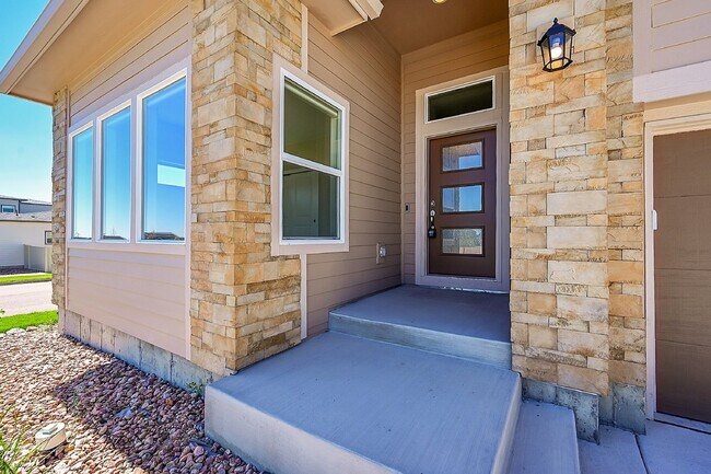 Building Photo - $2,425 - 3 beds, 2 baths, Updated home in ...