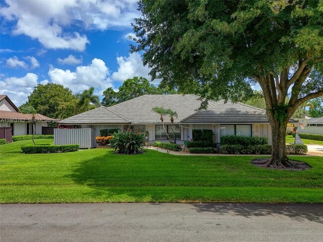 Building Photo - 15 Balfour Rd E