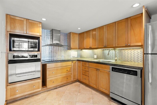 Building Photo - 11 Island Ave