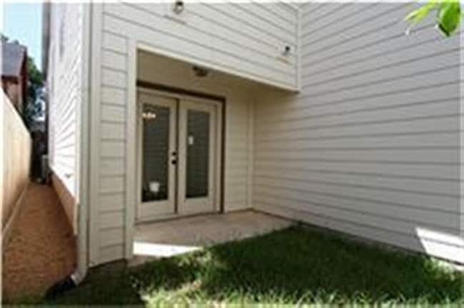 Building Photo - 1815 Oakdale St