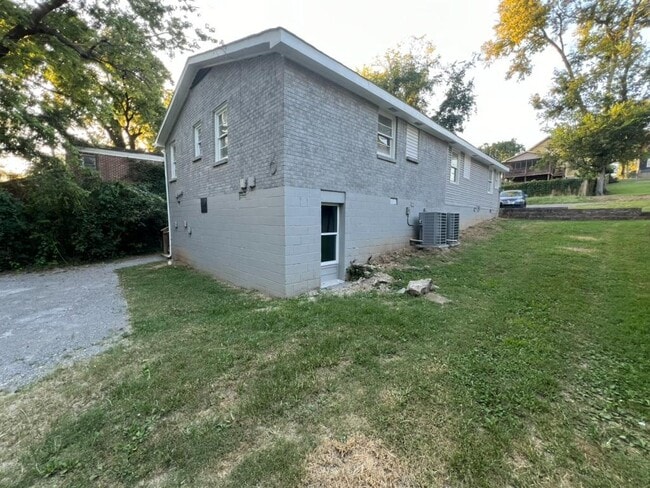 Building Photo - 1507 Boscobel St