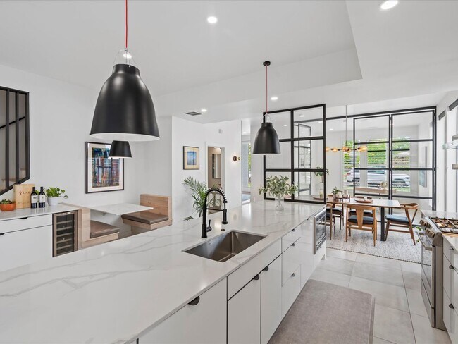Building Photo - Luxury 3-Bed, 3.5-Bath Denver Home with Ro...