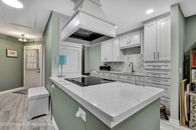 Building Photo - 6395 Pinestand Ct