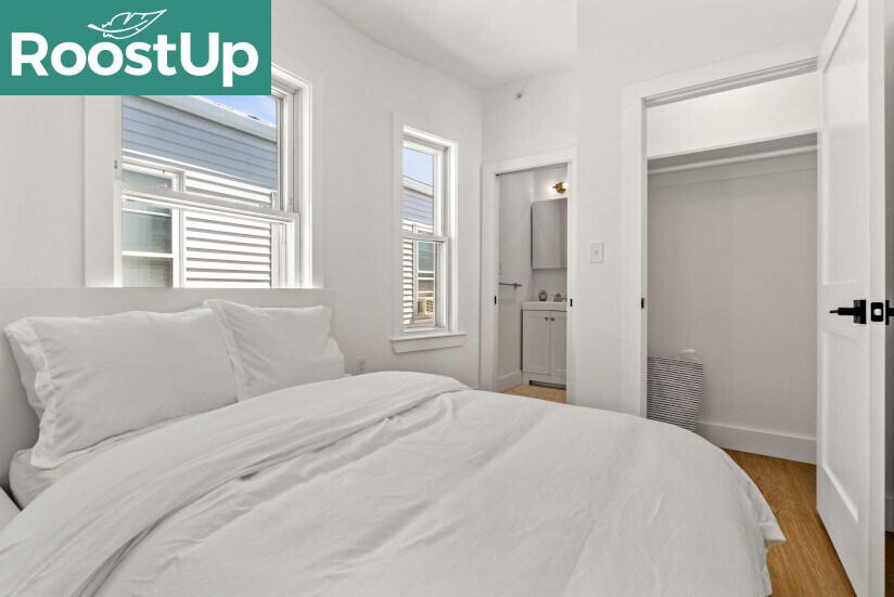 Building Photo - Furnished Private Bedroom with Private Bath in East Boston!