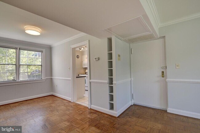 Building Photo - 6622 Boulevard View