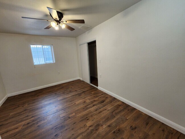 Building Photo - Renovated Beauty with a full-service Casita