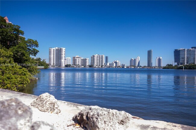 Building Photo - 3255 NE 184th St