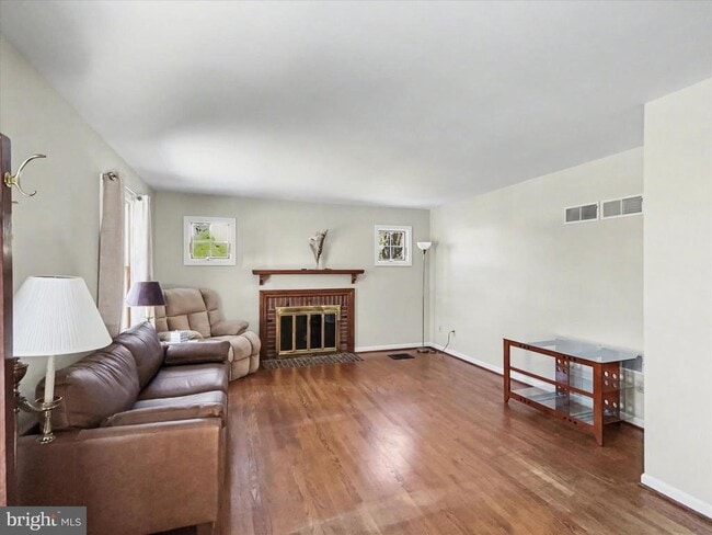 Building Photo - 902 Cypress St