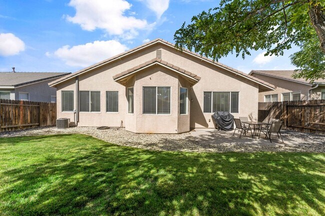 Building Photo - Effortless Living Starts Here — Just Bring Your Suitcase and Step Into Comfort