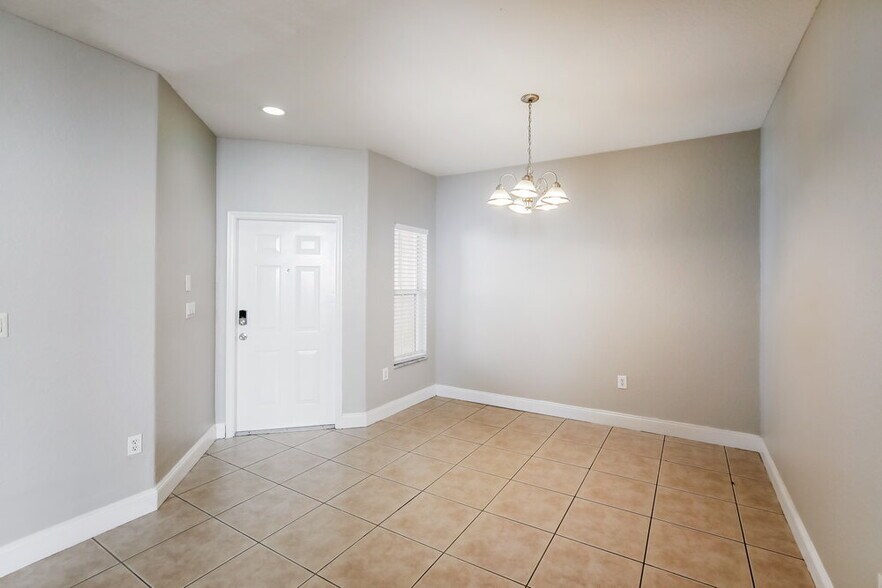 Building Photo - 1648 SE 20th Rd