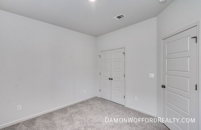 Building Photo - 533 Vista Pointe Dr