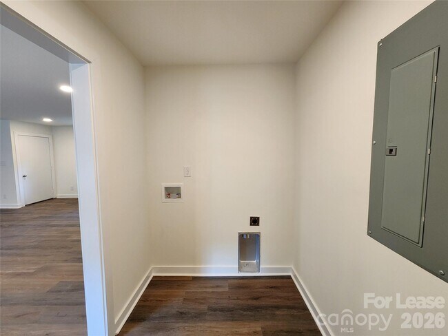 Building Photo - 431 Eastover Ave