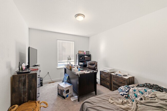 Building Photo - Modern 3-Bed 2.5-Bath Home on Corner Lot i...