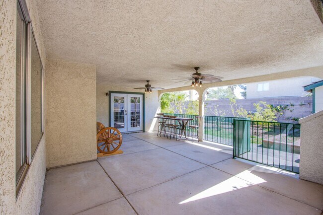 Building Photo - Spacious, Stylish, and Fully Furnished – L...
