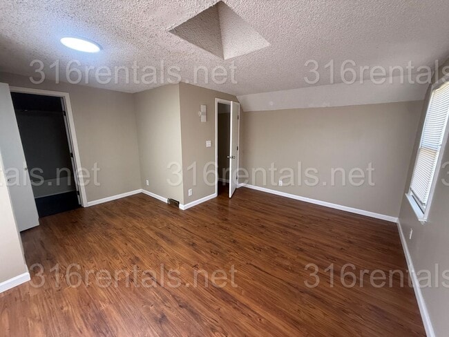 Building Photo - $1445 - 4 bedroom/ 2 bathroom - Single Family Home