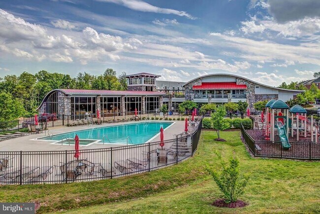 Building Photo - 2593 Eastbourne Dr