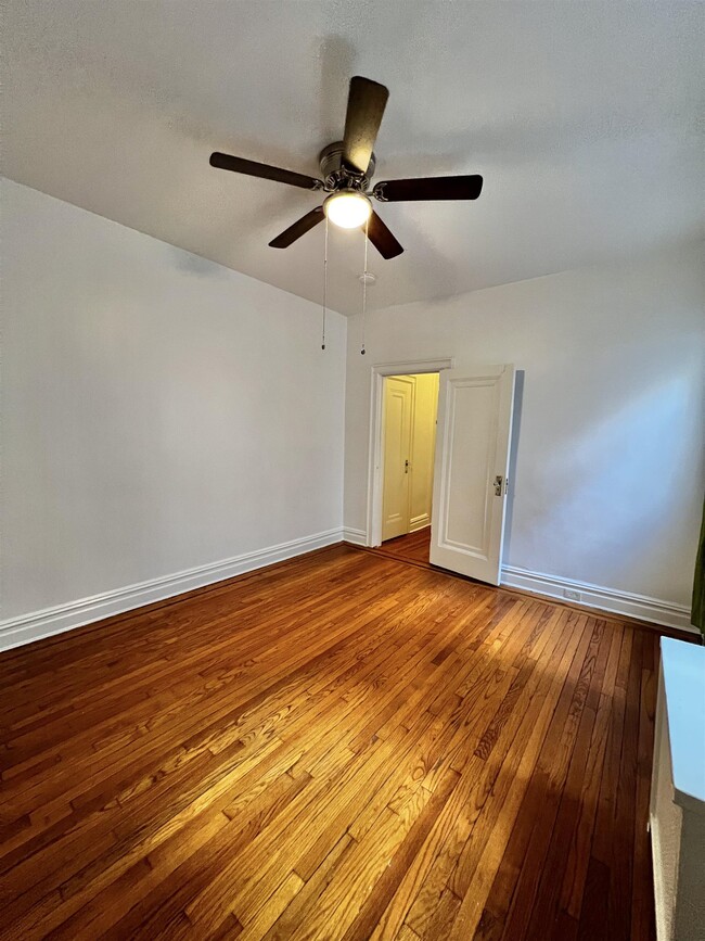 Building Photo - 131 Kensington Ave