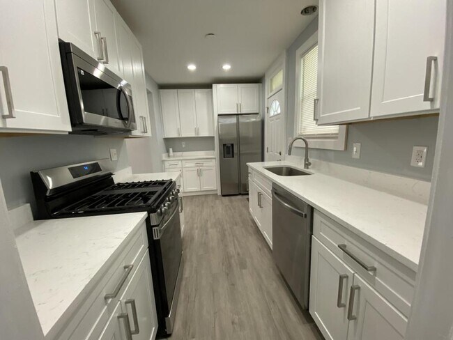 Building Photo - 3121 Rosalie Ave