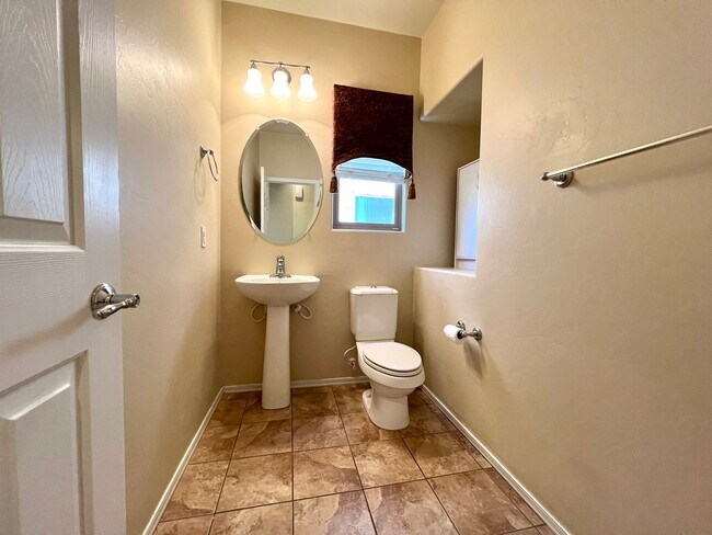 Building Photo - Nice 3 Bedroom Home in Sierra Morado