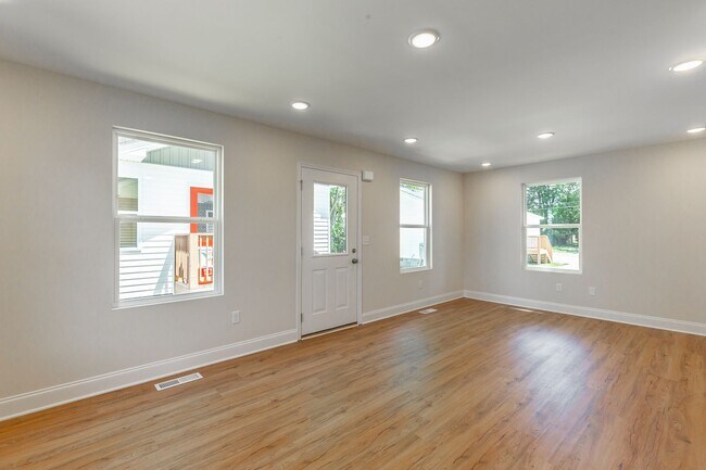 Building Photo - 1801 S Lyerly St