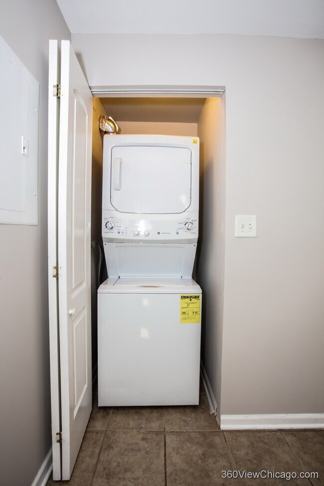 Building Photo - 4941 N St Louis Ave