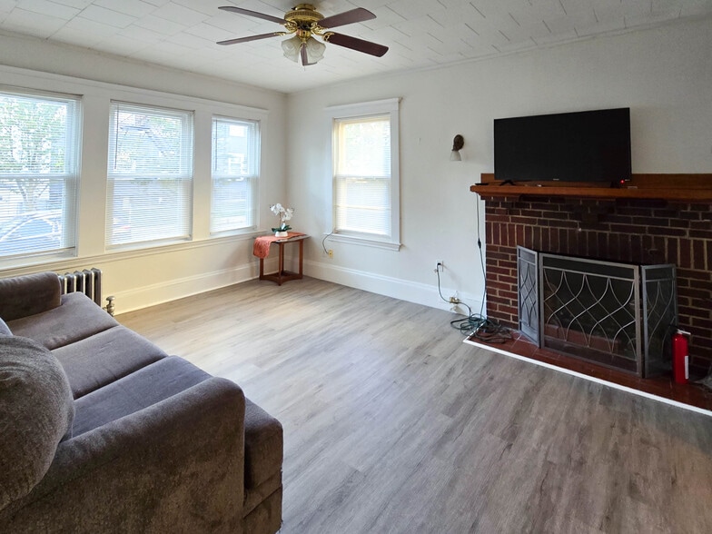 Building Photo - 63 Pinckney St