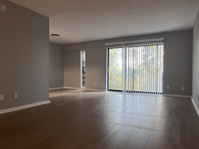 Building Photo - 135 Forest Green Dr