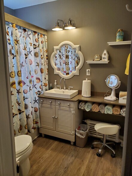 Full bathroom - 1724 Monsey Ave