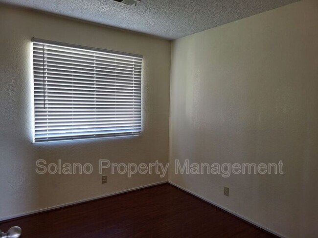 Building Photo - 125 Serpentine Dr