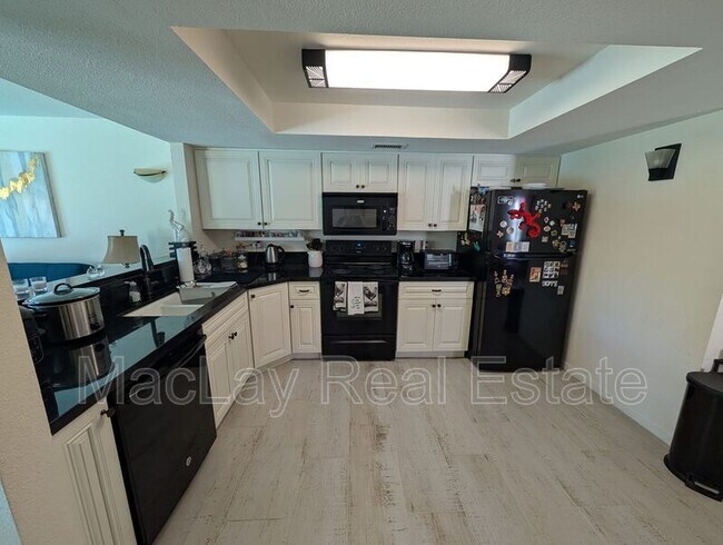 Building Photo - 9223 S 45th Pl