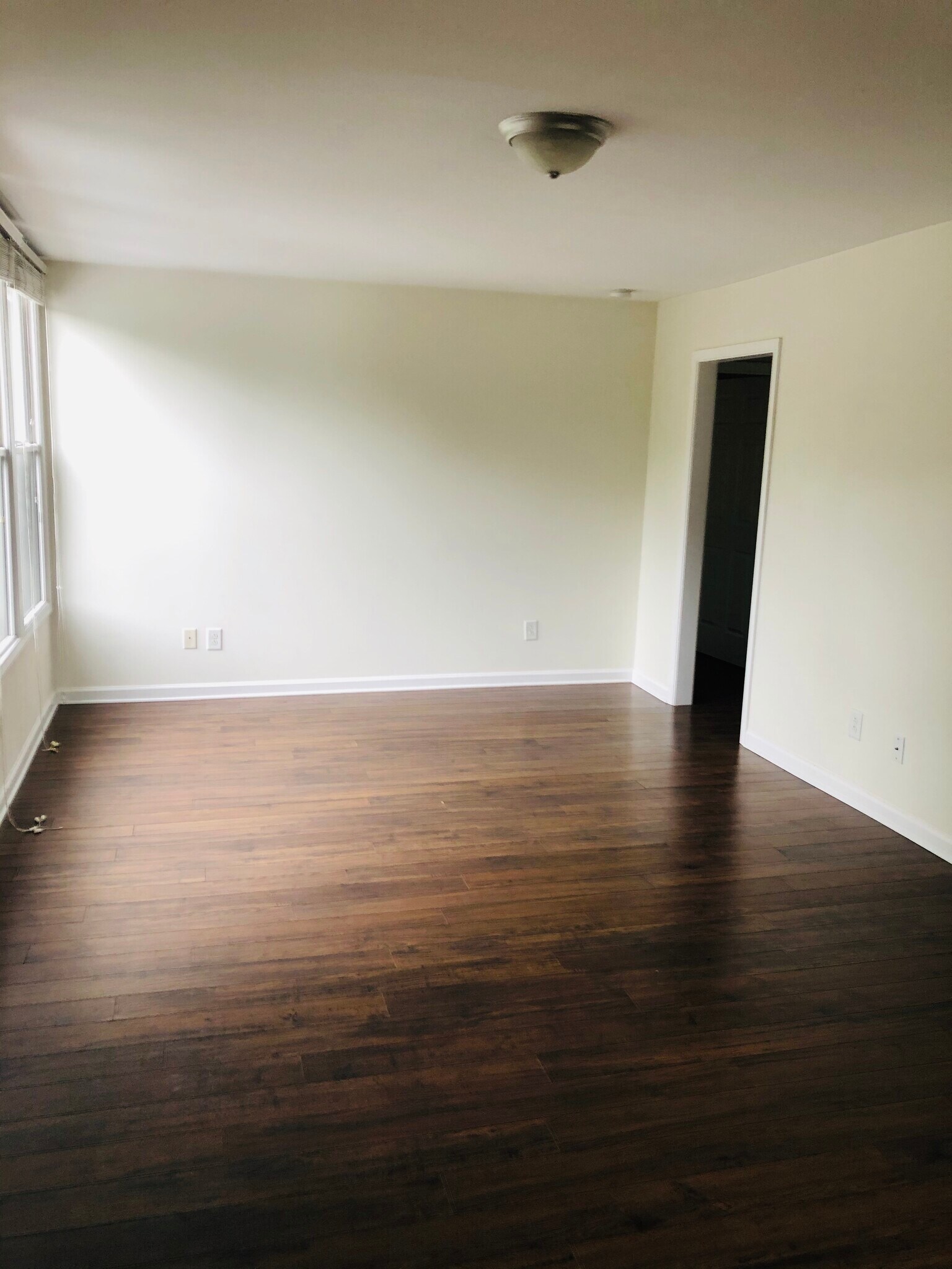 Building Photo - 3831 W End Ave