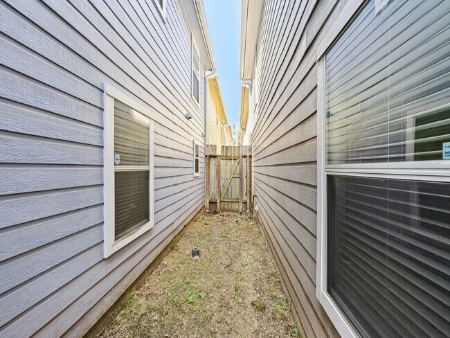 Building Photo - 1405 Bailey St
