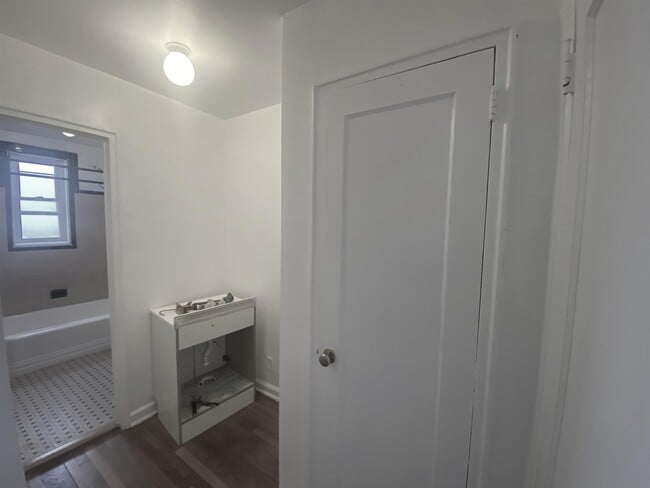 Building Photo - 965 Avenue C