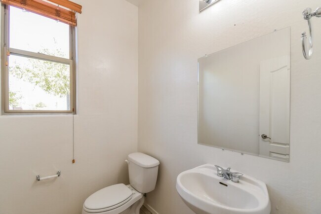 Building Photo - 2547 E Megan St