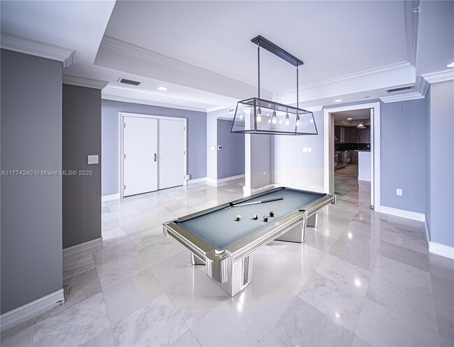 Building Photo - 20201 E Country Club Dr