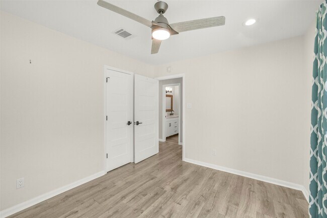 Building Photo - 12111 Whittington Dr