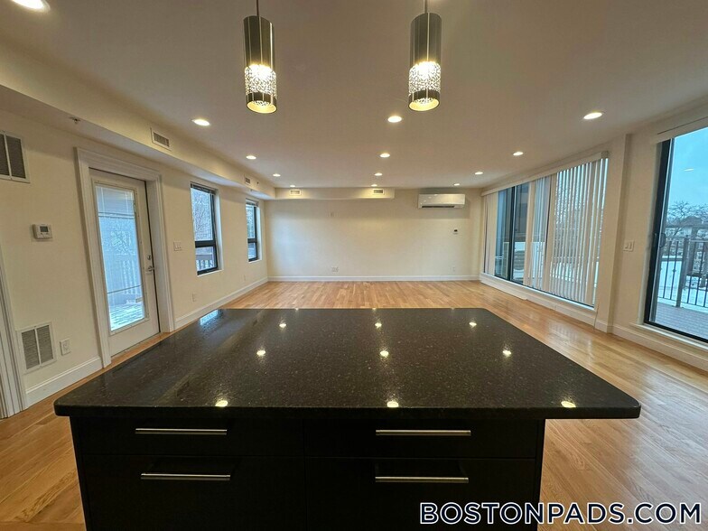 Building Photo - 1616 Beacon St