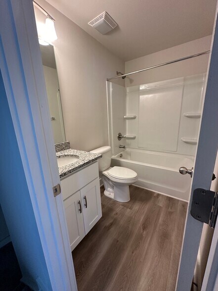 Building Photo - 802 Union St