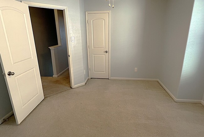 Building Photo - Spacious Four Bedroom Home Conveniently Located in Carpenters Landing