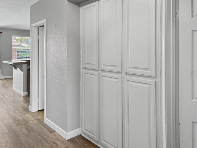 Building Photo - 76915 Turendot St