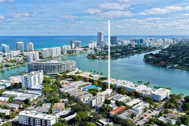 Building Photo - 993 Bay Dr