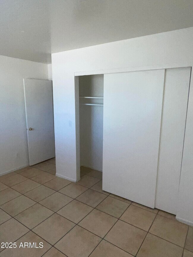 Building Photo - 2002 E Sweetwater Ave