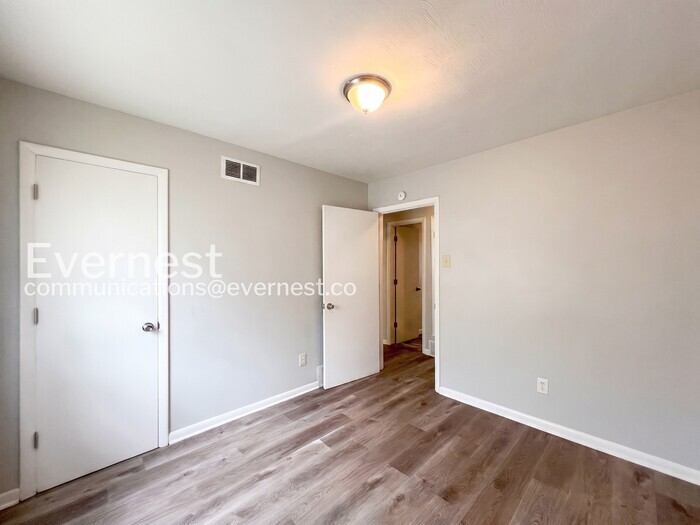 Building Photo - 856 White Clover Ln