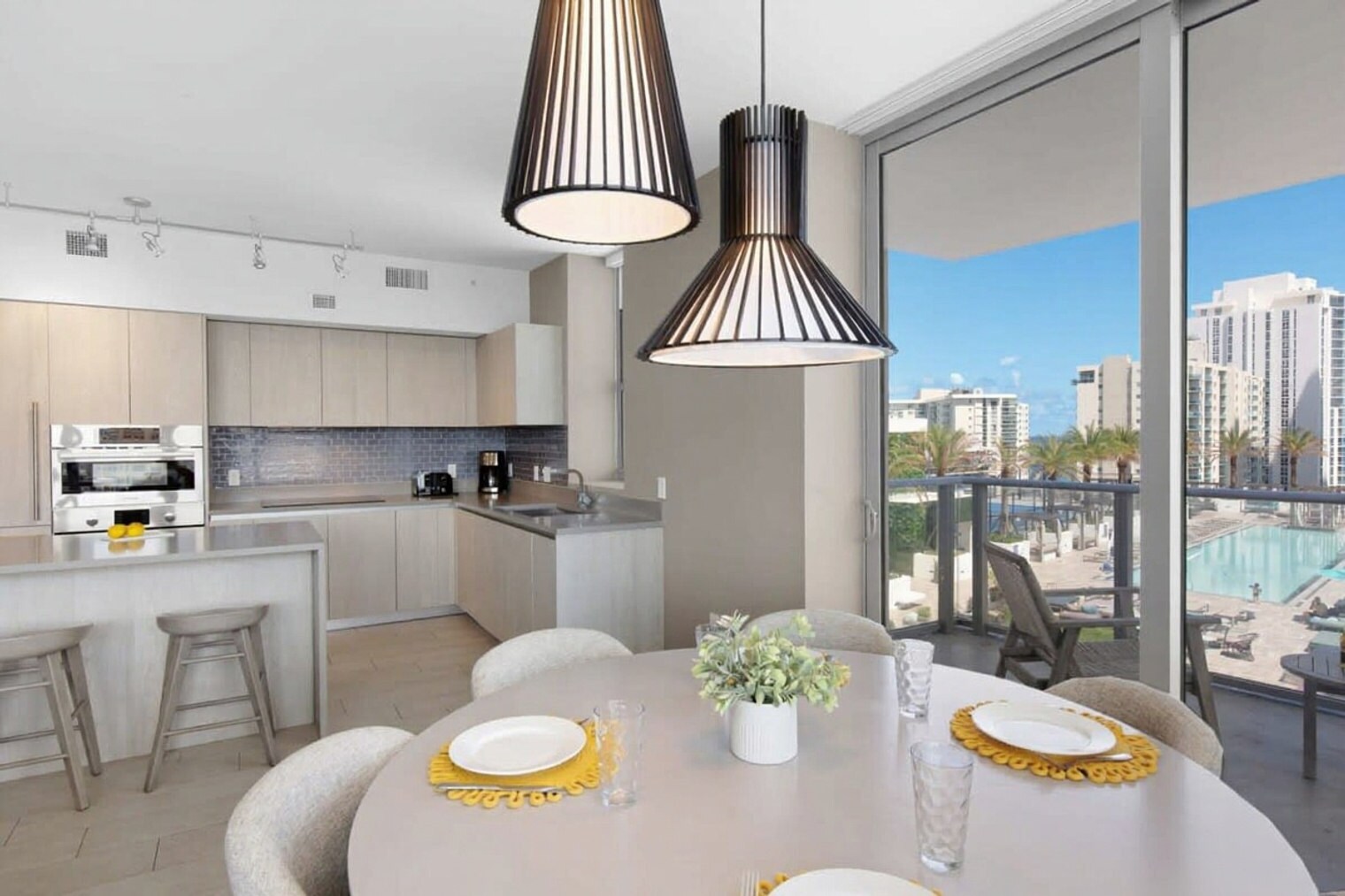 Building Photo - 4010 S Ocean Dr