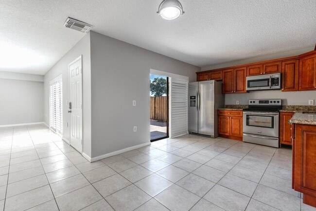 Building Photo - 117 1st Way
